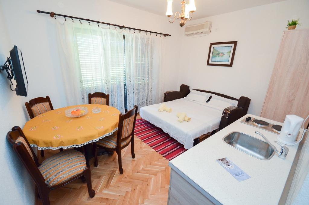 Apartments Ceklin Kotor Exterior photo